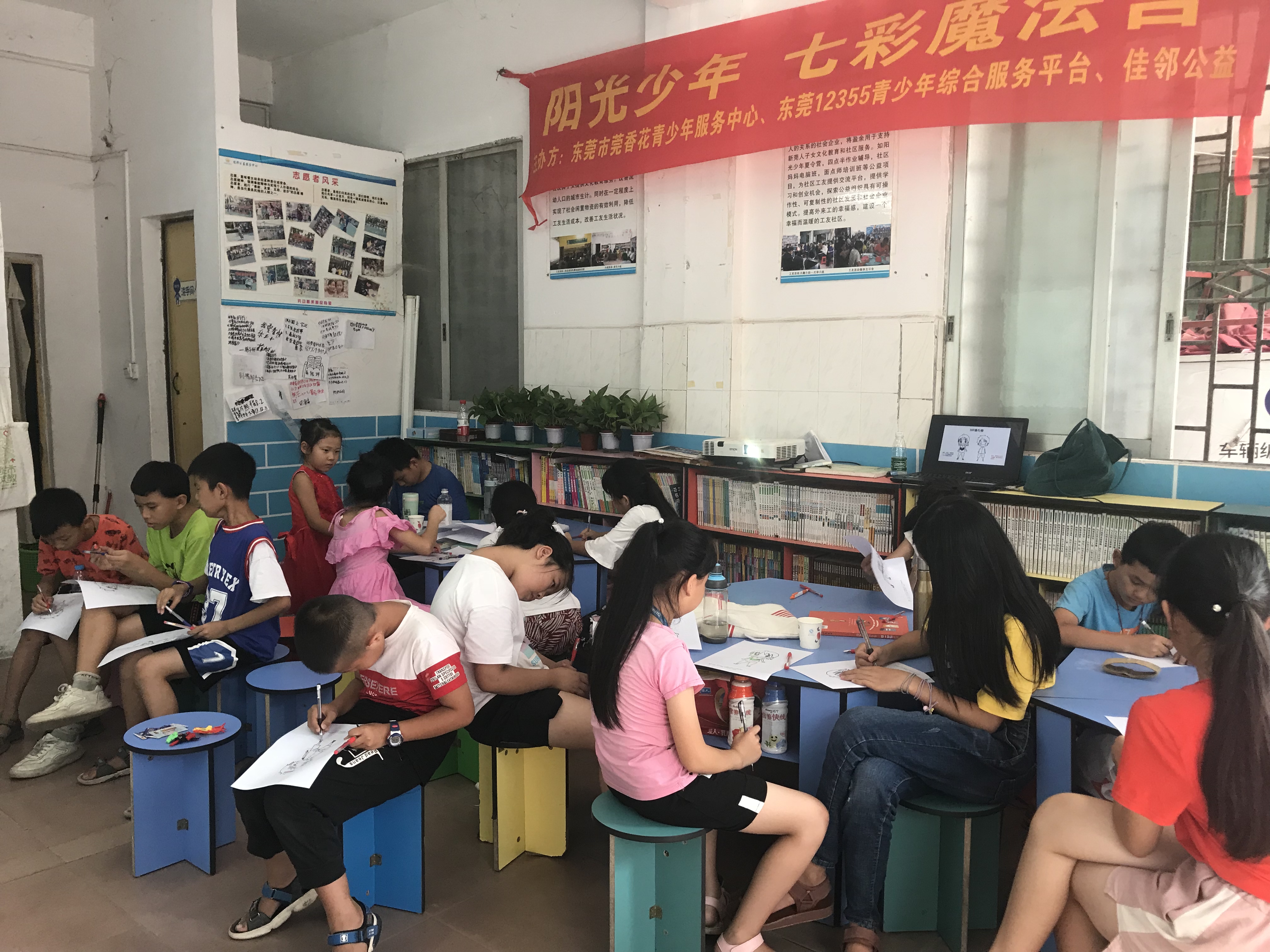 组员正在完成BMW工作纸.jpg