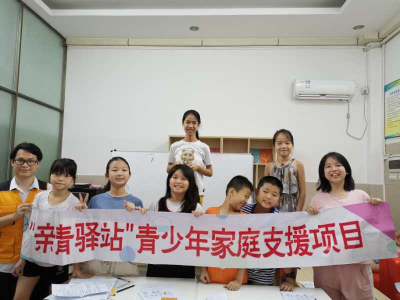 3.小组合照.jpg